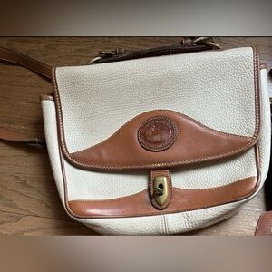 VINTAGE DOONEY & BOURKE WHITE LEATHER CROSSBODY SADDLE BAG WITH TAN TRIM